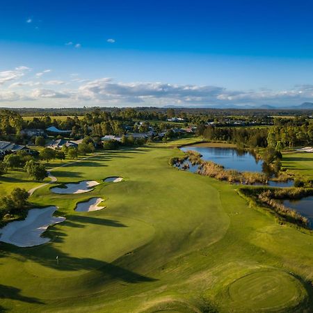 Chateau Elan At The Vintage Pokolbin Eksteriør billede The 18th hole at The Lakes Golf Club