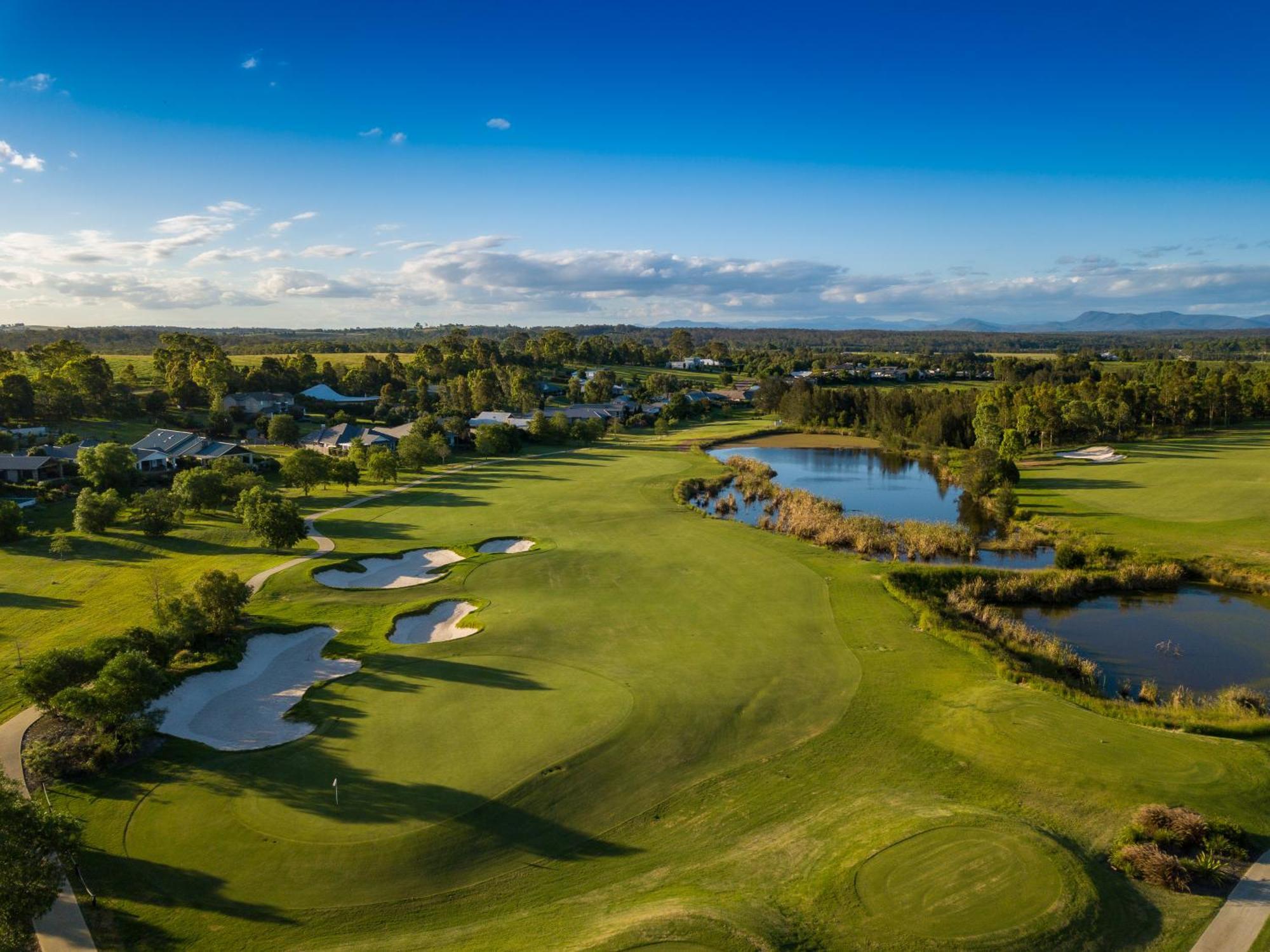 Chateau Elan At The Vintage Pokolbin Eksteriør billede The 18th hole at The Lakes Golf Club