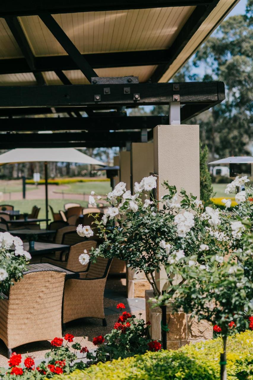 Chateau Elan At The Vintage Pokolbin Eksteriør billede The Clubhouse at the Wagga Wagga Golf Club