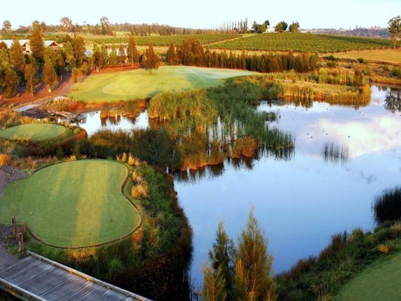 Chateau Elan At The Vintage Pokolbin Eksteriør billede The 18th hole at the Links Lady Bay Golf Club